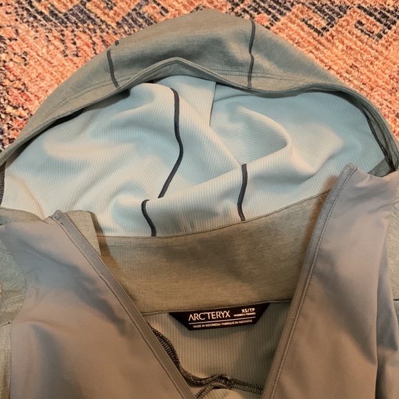 Arc’teryx women’s lightweight jacket - XS - Picture 11 of 11